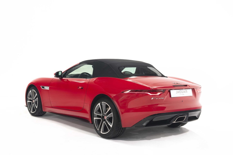 Jaguar F-TYPE mới về Việt Nam có giá lên đến 15,29 tỷ đồng - 6 Jaguar F-TYPE mới về Việt Nam có giá lên đến 15,29 tỷ đồng - 6