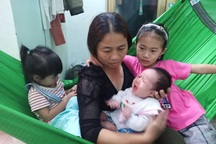 Tiếng khóc xé lòng của bé thơ 1 tháng tuổi mất đi người mẹ thân yêu!