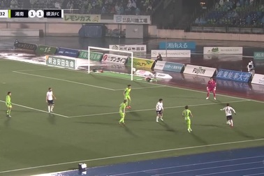 Pha đá phản lưới nhà khó tin của Takuya Wada