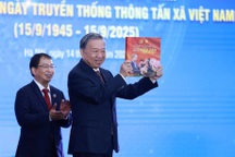 Tổng Bí thư: TTXVN là dòng chủ lưu thông tin tích cực trên mặt trận báo chí