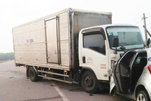 Đối đầu xe tải, tài xế taxi và một hành khách tử vong