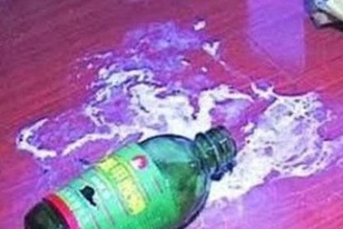 Cán bộ xã tử vong với nồng nặc mùi thuốc sâu