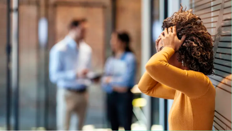 Terlambat masuk kerja 8 kali, gadis didenda 4,6 juta VND oleh perusahaan - 2 Đi làm muộn 8 lần, cô gái bị công ty phạt 4,6 triệu đồng - 2