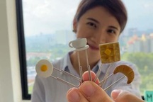 Cô gái từ bỏ chức giám đốc giữa tâm dịch Covid-19 để khởi nghiệp từ đất sét