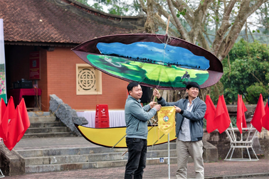 Diều sáo "khủng" khoe sắc tranh tài trong lễ hội Hải Thượng Lãn Ông
