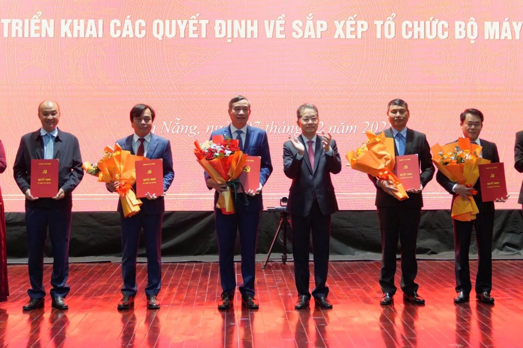 Chủ tịch thành phố Đà Nẵng nhận thêm nhiệm vụ mới - 1 Chủ tịch thành phố Đà Nẵng nhận thêm nhiệm vụ mới - 1