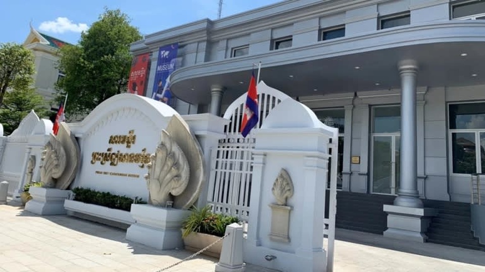 Xa lánh đồng đô la, Campuchia quyết tâm thay đổi bằng cách thu hút vốn từ Trung Quốc - 2 Xa lánh đồng đô la, Campuchia quyết tâm thay đổi bằng cách thu hút vốn từ Trung Quốc - 2