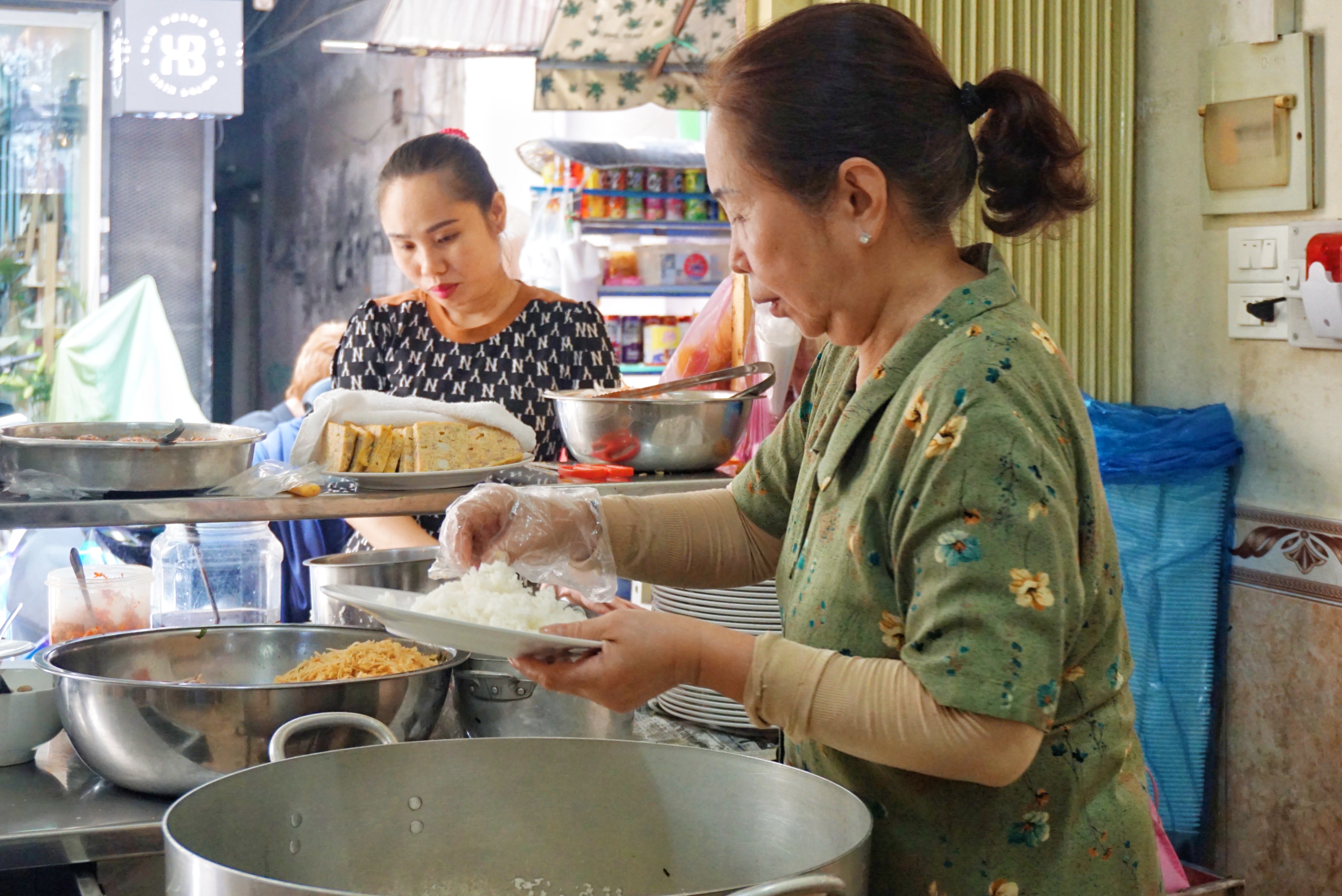 Chủ quán cơm ở TPHCM 