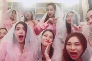 Nhã Phương, Ái Phương cùng hội bạn thân "quậy" trong tiệc độc thân của Hoàng Oanh