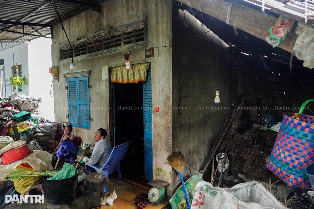 Vợ chồng tôi già rồi, khổ mấy cũng chịu, chỉ mong con học hành nên người - 1 Vợ chồng tôi già rồi, khổ mấy cũng chịu, chỉ mong con học hành nên người - 1