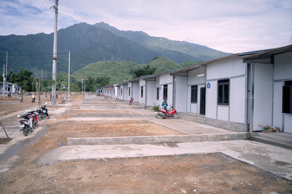 Trao gửi yêu thương đến mảnh đất Mường Than sau lũ - 9 Trao gửi yêu thương đến mảnh đất Mường Than sau lũ - 9