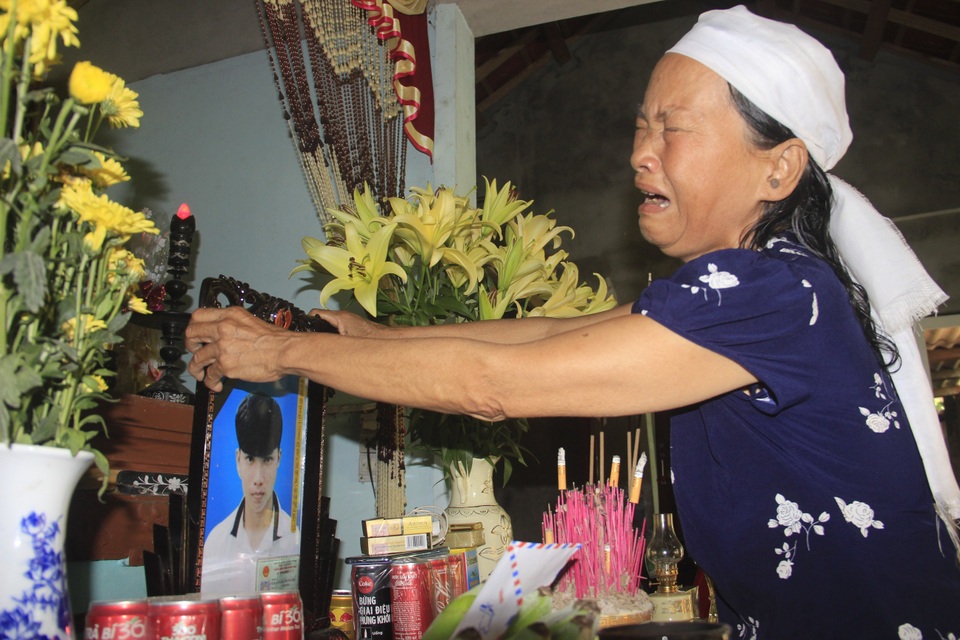Người mẹ nghèo nghẹn ngào đau đớn như đứt từng khúc ruột vì mất con - 3 Người mẹ nghèo nghẹn ngào đau đớn như đứt từng khúc ruột vì mất con - 3