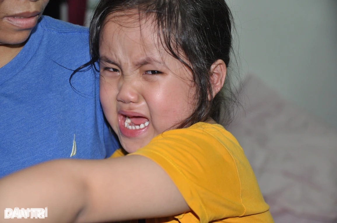 Tình yêu của bạn đọc Dân trí mang nụ cười cho cô bé bại não - 1 Tình yêu của bạn đọc Dân trí mang nụ cười cho cô bé bại não - 1