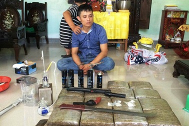 Triệt phá "đại lý" ma túy, thu giữ 14 bánh cần sa
