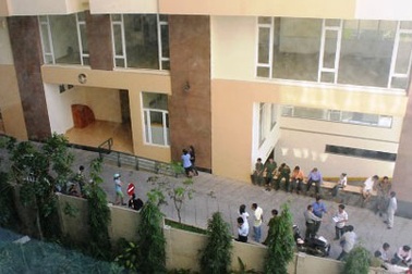 Rơi từ tầng 12, nữ Việt kiều tử nạn