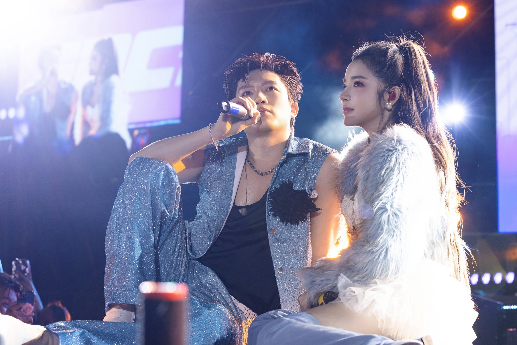 Anh Tú - LyLy: Nhiều năm gọi nhau là hàng xóm và cái ôm gây sốt - 10 Anh Tú - LyLy: Nhiều năm gọi nhau là hàng xóm và cái ôm gây sốt - 10
