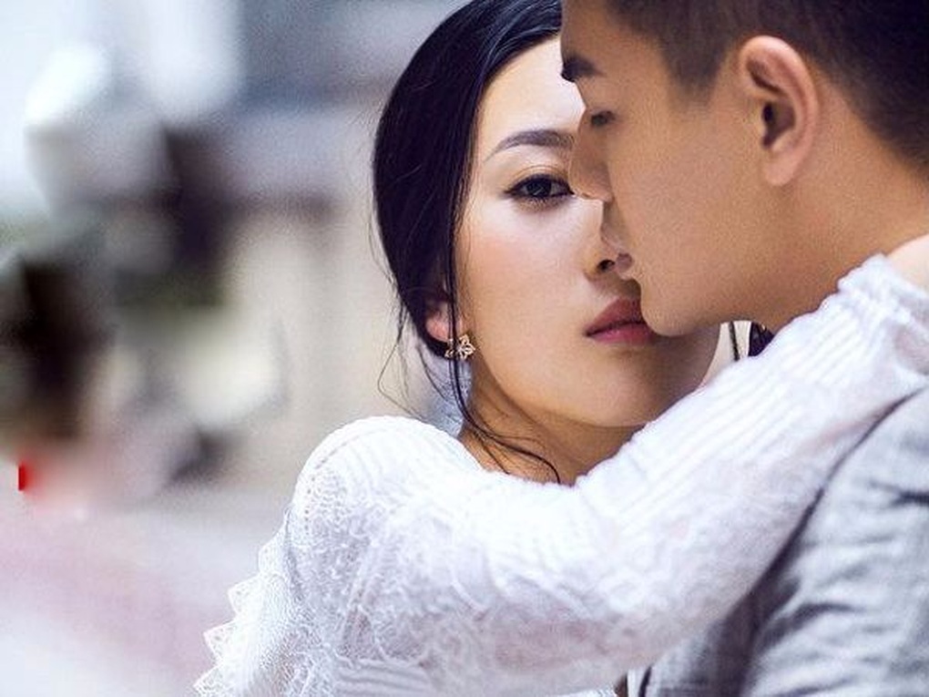 Thấy nam giám đốc không hạnh phúc, tôi muốn anh bỏ vợ để cưới mình - 1 Thấy nam giám đốc không hạnh phúc, tôi muốn anh bỏ vợ để cưới mình - 1