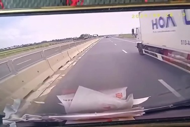 Tài xế giật mình khi phát hiện ô tô chạy ngược chiều trên quốc lộ