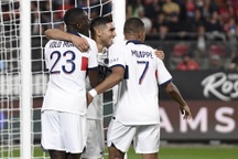 Mbappe mờ nhạt, PSG vẫn thắng dễ dàng ở Ligue 1