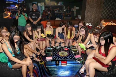 "Luật ngầm” tàn khốc trong thế giới “tay vịn” karaoke