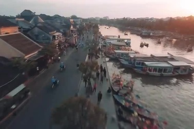 Theo chân du khách nước ngoài khám phá vẻ đẹp Việt Nam trên cao