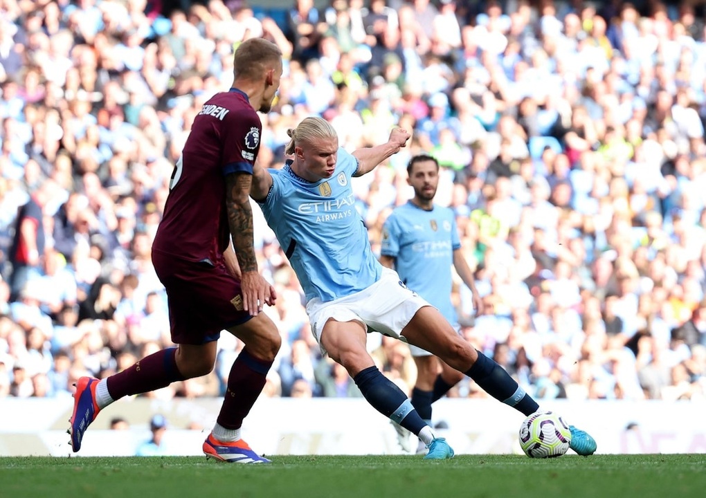 Erling Haaland lập hat-trick thứ 10, HLV Pep Guardiola nói điều bất ngờ - 1