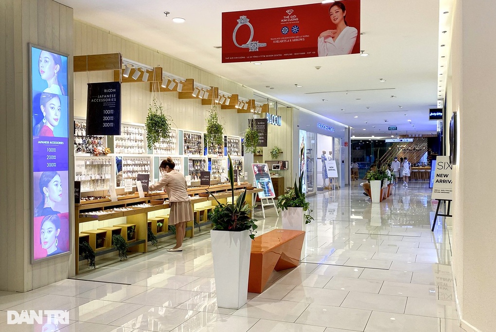 Trung tâm thương mại trên đất vàng TPHCM: Nơi đông đúc, chỗ vắng vẻ - 6 Trung tâm thương mại trên đất vàng TPHCM: Nơi đông đúc, chỗ vắng vẻ - 6