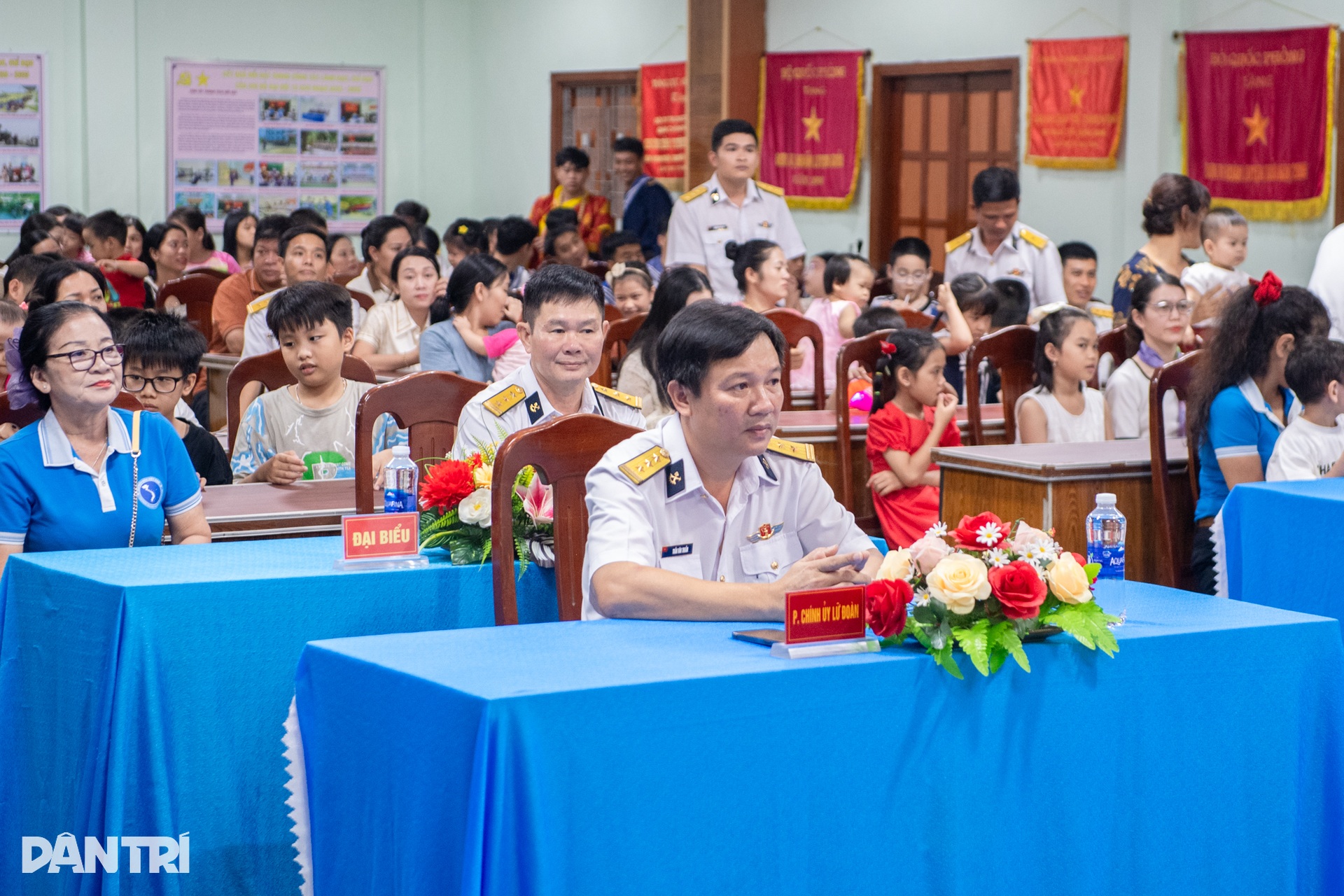 Vui Tết Trung thu cùng con các chiến sĩ Trường Sa - 3 Vui Tết Trung thu cùng con các chiến sĩ Trường Sa - 3