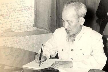 Hành trình vươn tới những ước mơ – 50 năm thực hiện Di chúc của Bác Hồ