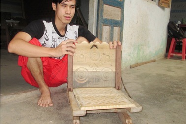 Ghế “biết đi”, giường 9 chân của 3 anh em khuyết tật