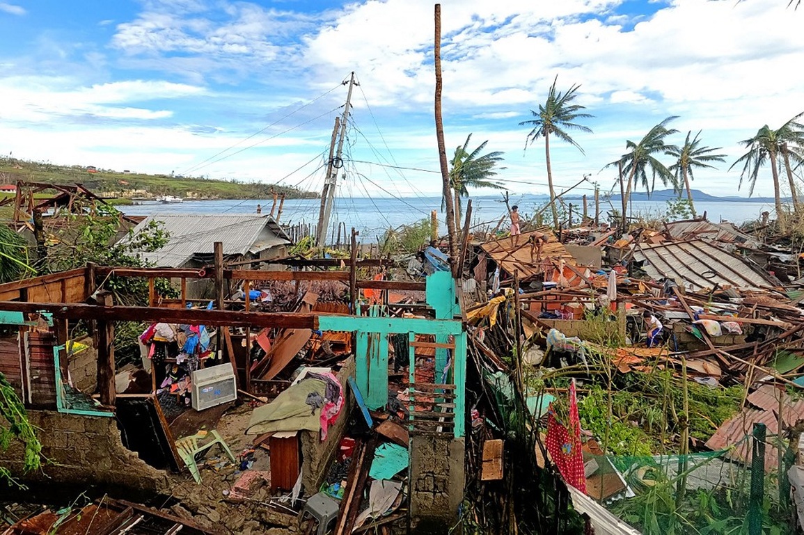 Siêu bão Rai san phẳng nhiều nơi ở Philippines, 24 người chết - 1 Siêu bão Rai san phẳng nhiều nơi ở Philippines, 24 người chết - 1