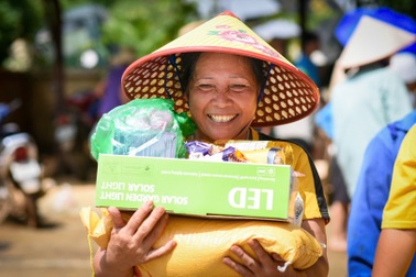 Chuyển hết tiền cho vợ để đi vào tâm sạt lở, mang yêu thương đến đồng bào