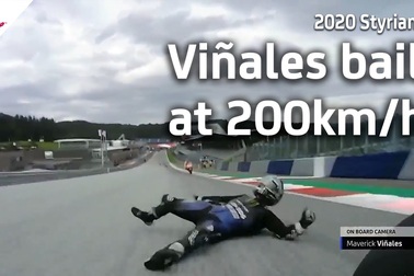 Xem tay đua MotoGP nhảy ra khỏi xe ở tốc độ hơn 200 km/h