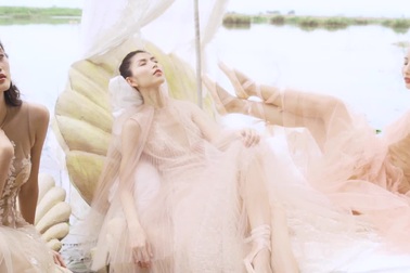 3 chân dài hóa tiên nữ giữa đầm Vân Long