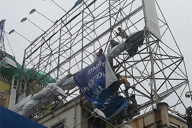 Miền Trung căng mình chống bão dữ