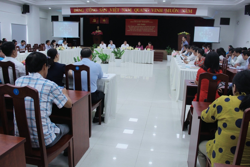 Các đại biểu kiến nghị tạo điều kiện cho NLĐ được thoải mái, thuận lợi tại nơi làm việc (Ảnh: Tùng Nguyên).