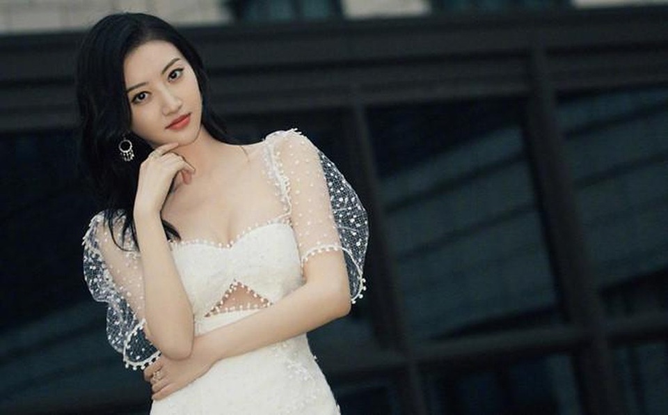 Đệ nhất mỹ nhân Bắc Kinh Cảnh Điềm bị nghi phẫu thuật hỏng - 8 Đệ nhất mỹ nhân Bắc Kinh Cảnh Điềm bị nghi phẫu thuật hỏng - 8