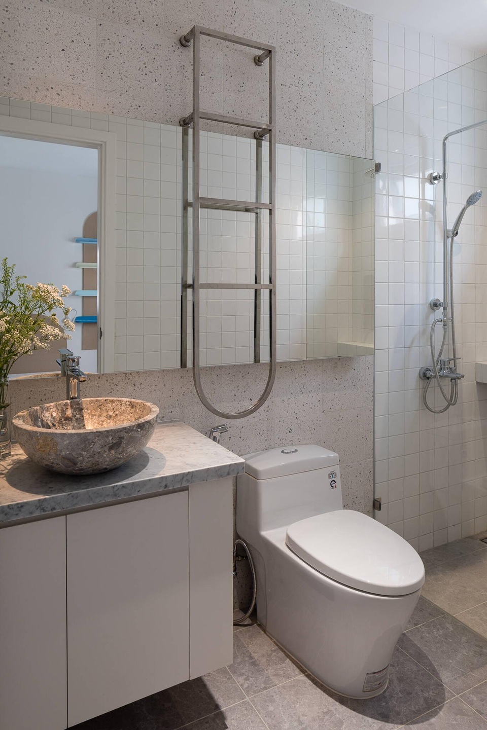 Nhà mang phong cách Thụy Điển ngập ánh sáng và cây xanh của vợ chồng trẻ - 11