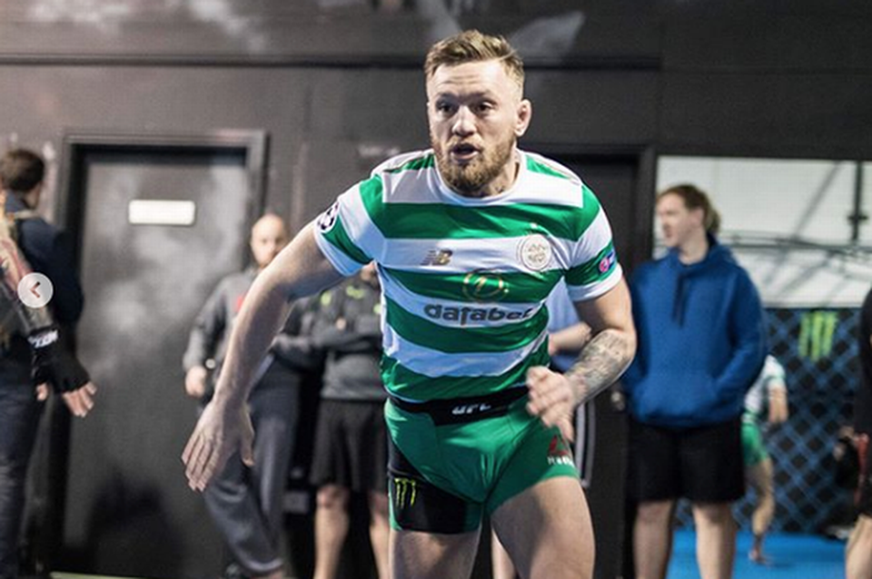 Trổ tài đá bóng, Conor McGregor được Ramos mời tới… Real Madrid - 3 Trổ tài đá bóng, Conor McGregor được Ramos mời tới… Real Madrid - 3