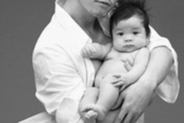 Jang Hyuk chính thức lên chức cha!