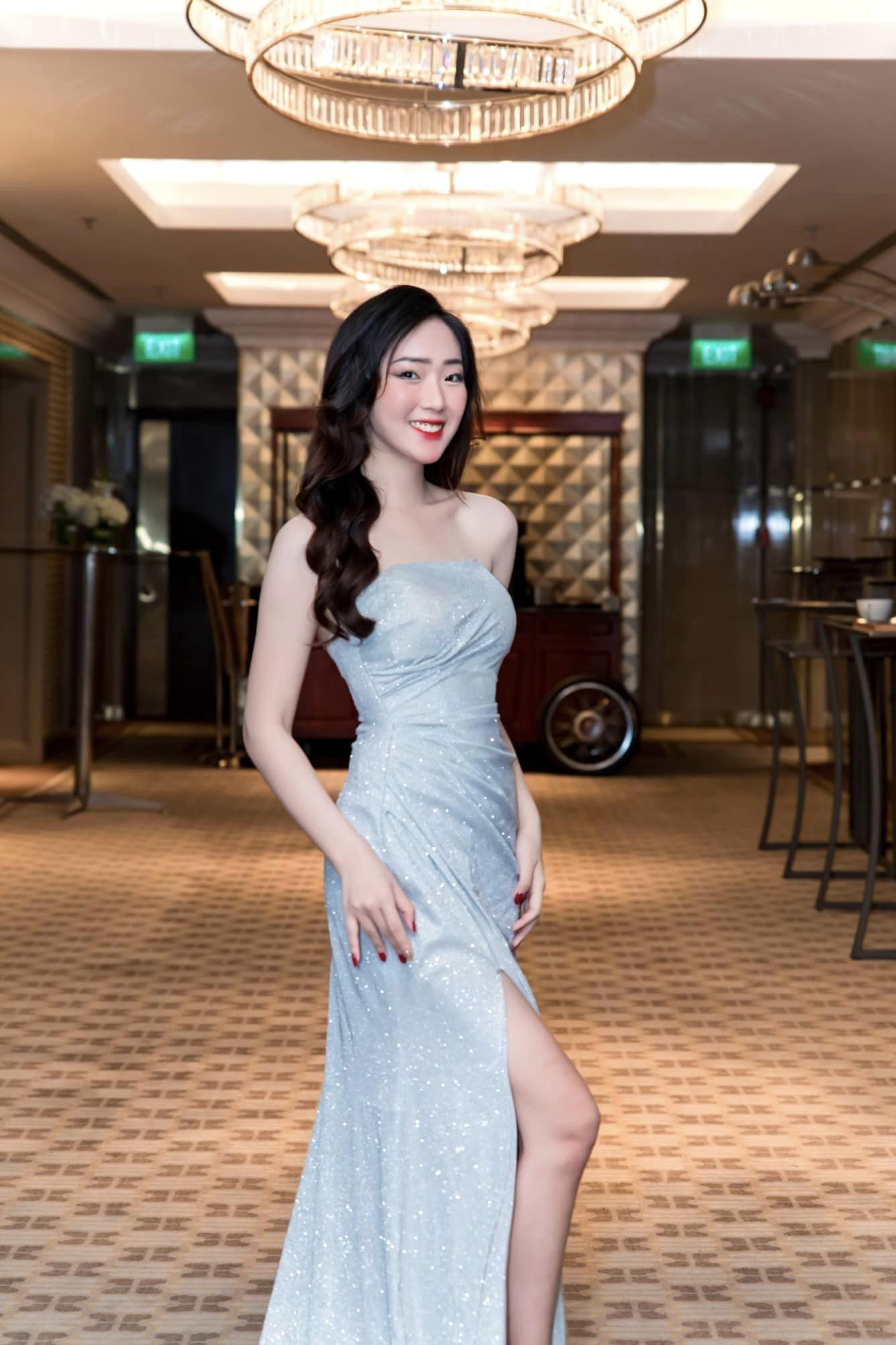 MC song ngữ Nghệ An: Năm mới muốn trở thành chú rồng dám bay cao nghĩ lớn - 1 MC song ngữ Nghệ An: Năm mới muốn trở thành chú rồng dám bay cao nghĩ lớn - 1