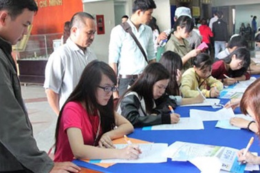 Hàng vạn sinh viên sư phạm thất nghiệp: Lỗi tại ai?