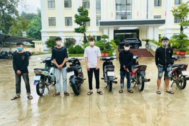 6 thanh niên khoe "thành tích bốc đầu" bị phạt 23 triệu đồng