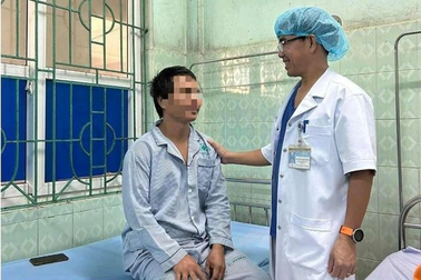 Bị trúng đạn, người đàn ông nói dối do "đạn lạc"