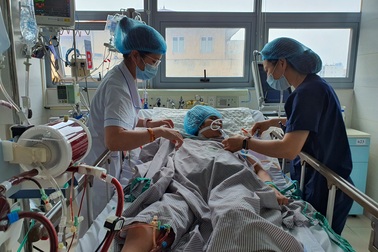 Nữ sinh 16 tuổi trút hơi thở cuối cùng trong vòng tay bạn đọc Dân trí