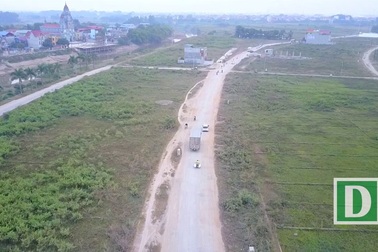 Tránh trạm BOT Bắc Thăng Long - Nội Bài, xe tải "cày nát" tỉnh lộ