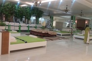 Showroom chỉ bán hàng cho khách Trung Quốc, “cấm cửa” người Việt