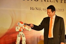 FPT: Lại việc chiếc ghế CEO và giá trị thương hiệu