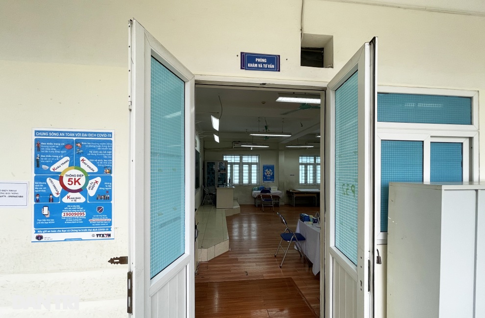 Cận cảnh trạm y tế lưu động được lắp đặt tại quận Thanh Xuân để chống dịch - 4 Cận cảnh trạm y tế lưu động được lắp đặt tại quận Thanh Xuân để chống dịch - 4
