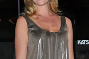 Katherine xinh đẹp tổ chức tiệc mừng sinh nhật chồng